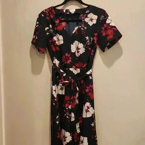 A New Day Red, Pink And White Floral Print V Neck Mini Dress Size M